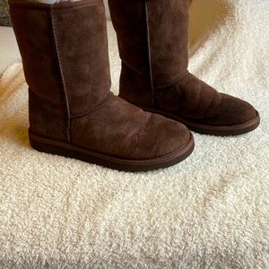 Lightly worn Classic Short UGG boots